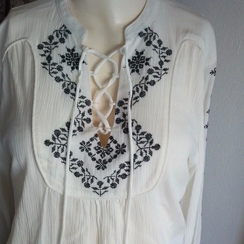H & M Embroidered Peasant Shirt - Picture 3 of 6
